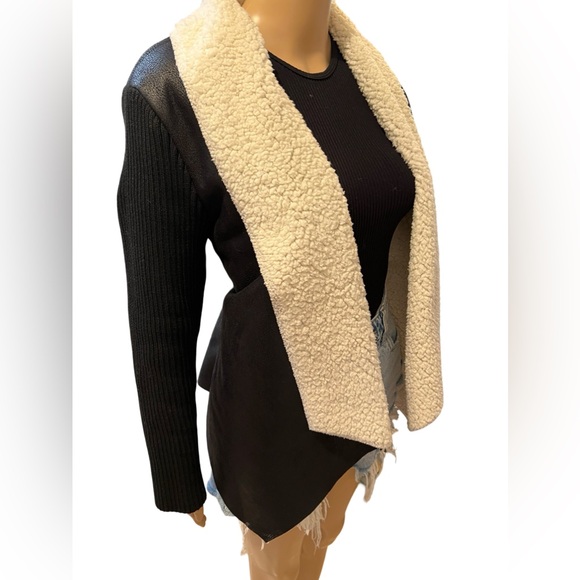 Super cute and cozy Sherpa lined cardigan 😻 - Picture 1 of 8